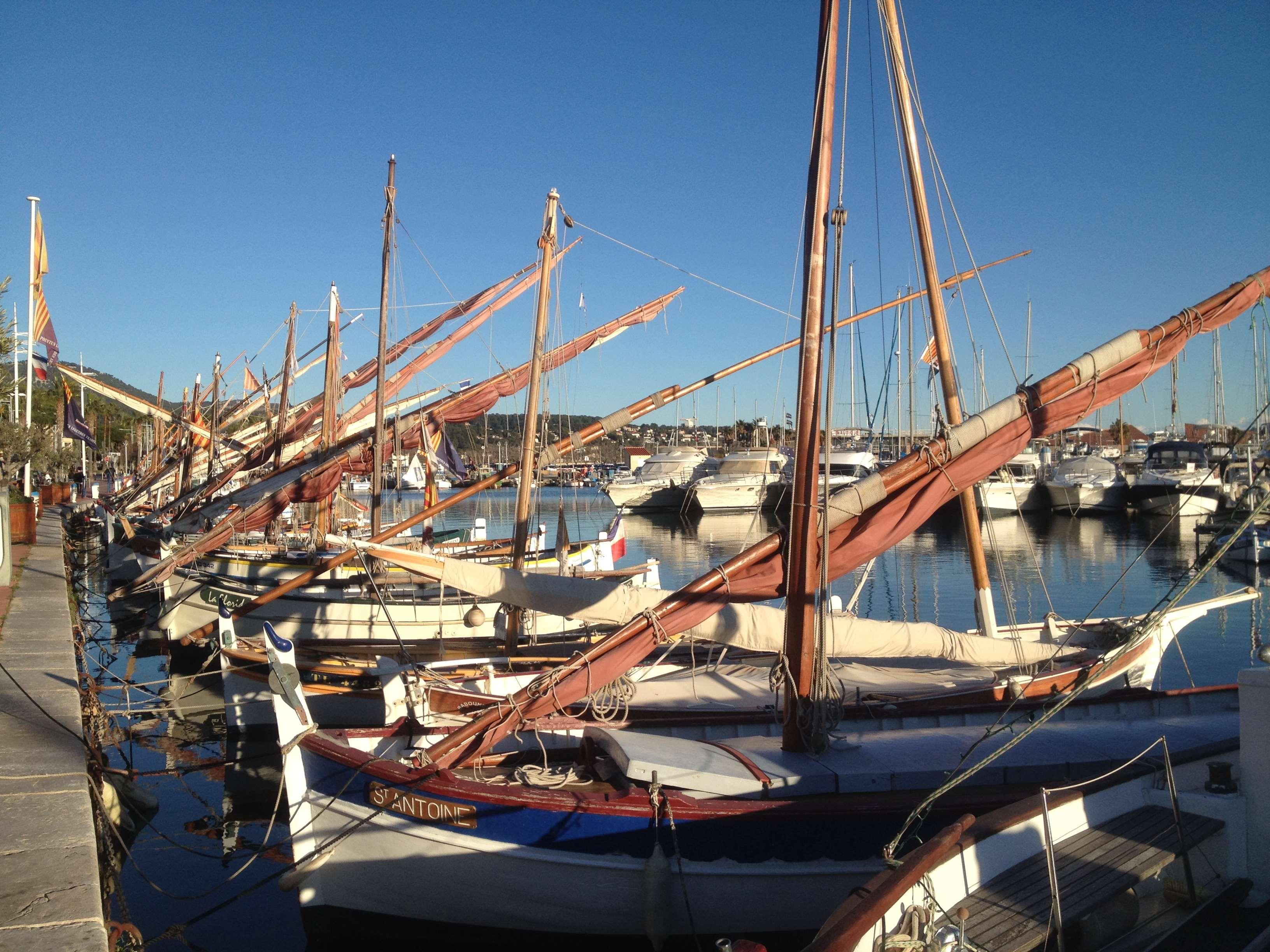 Kyriad Direct Marseille Est La Valentine La Penne-sur-Huveaune Exterior foto