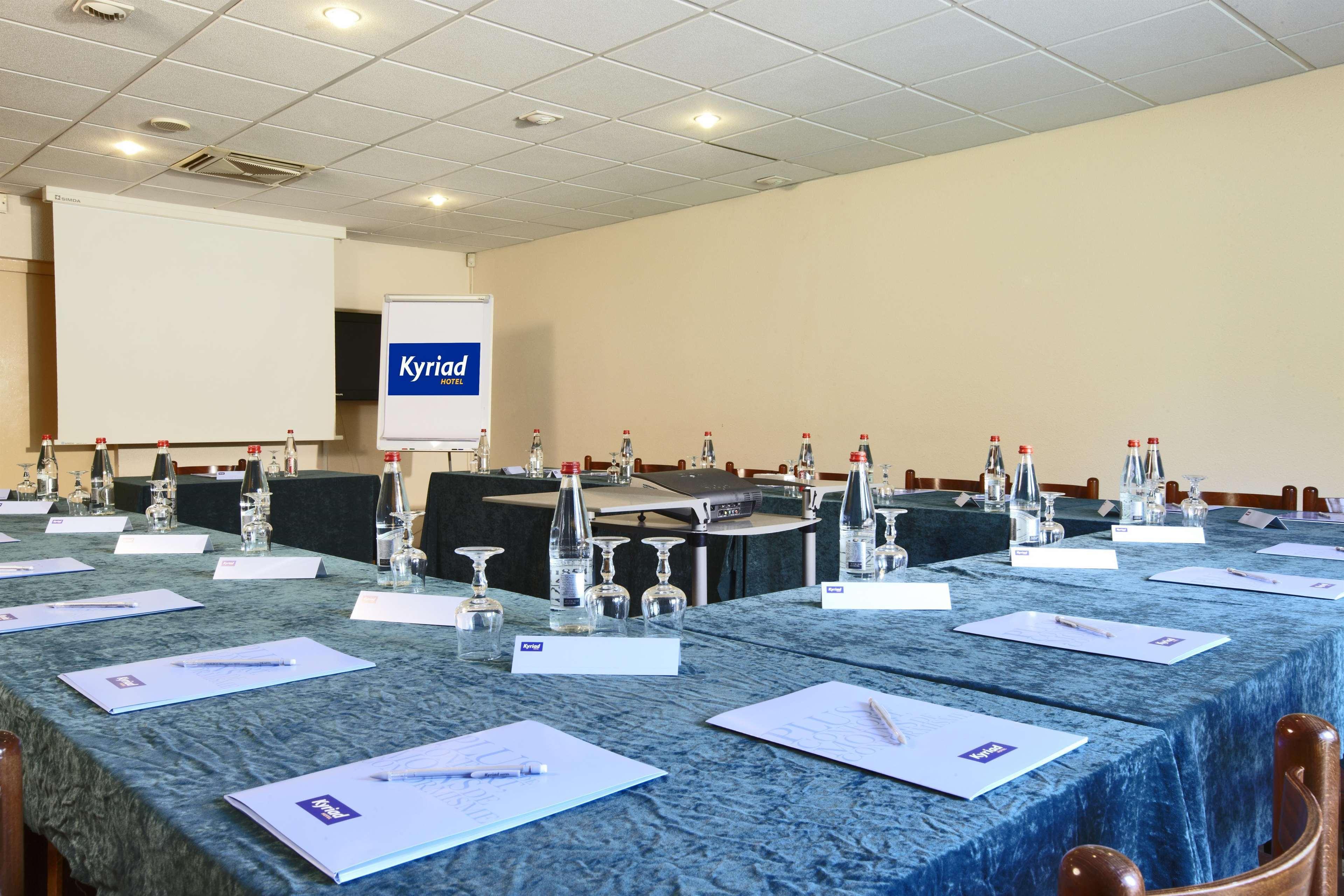 Kyriad Direct Marseille Est La Valentine La Penne-sur-Huveaune Exterior foto