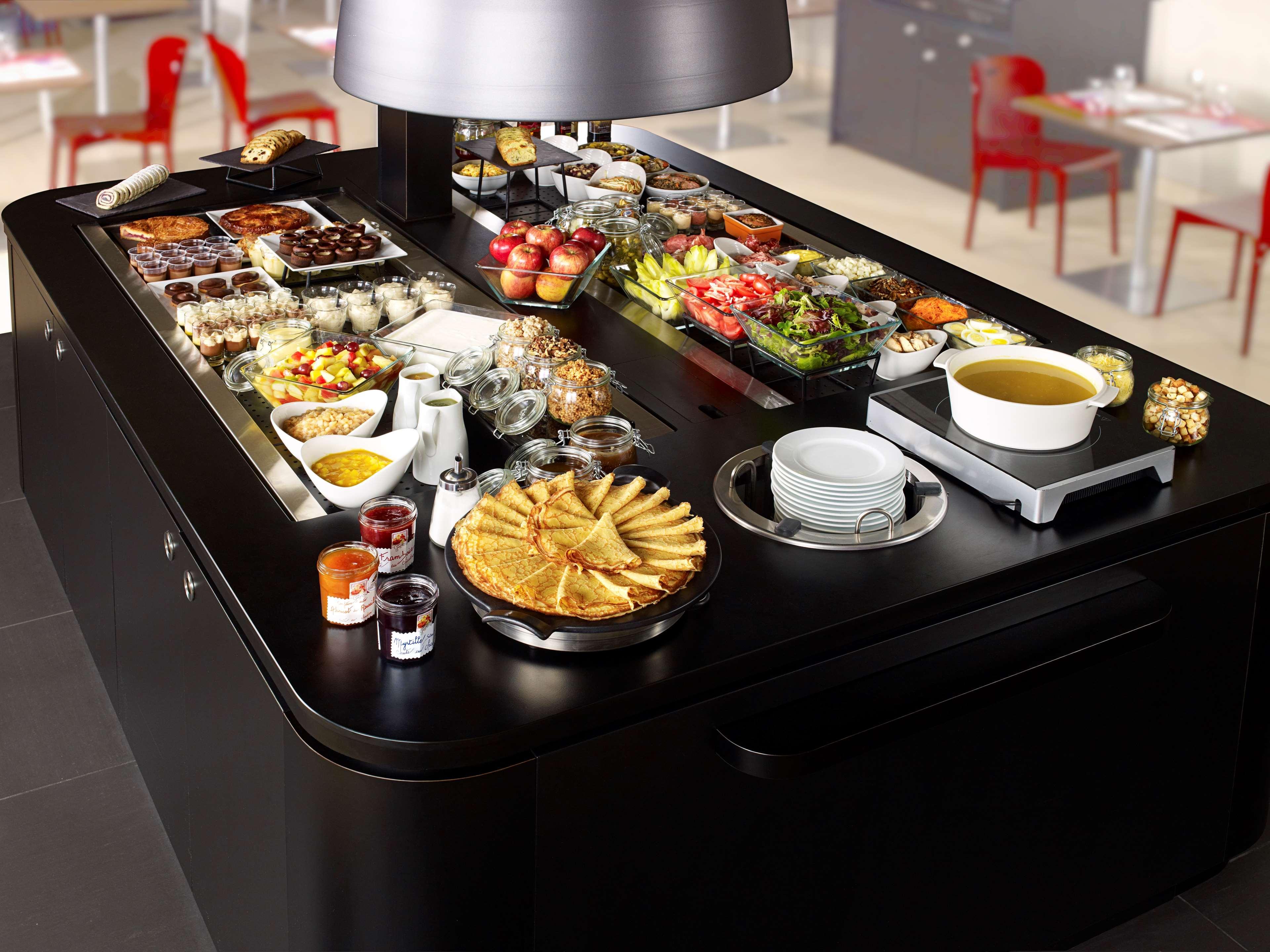 Kyriad Direct Marseille Est La Valentine La Penne-sur-Huveaune Exterior foto