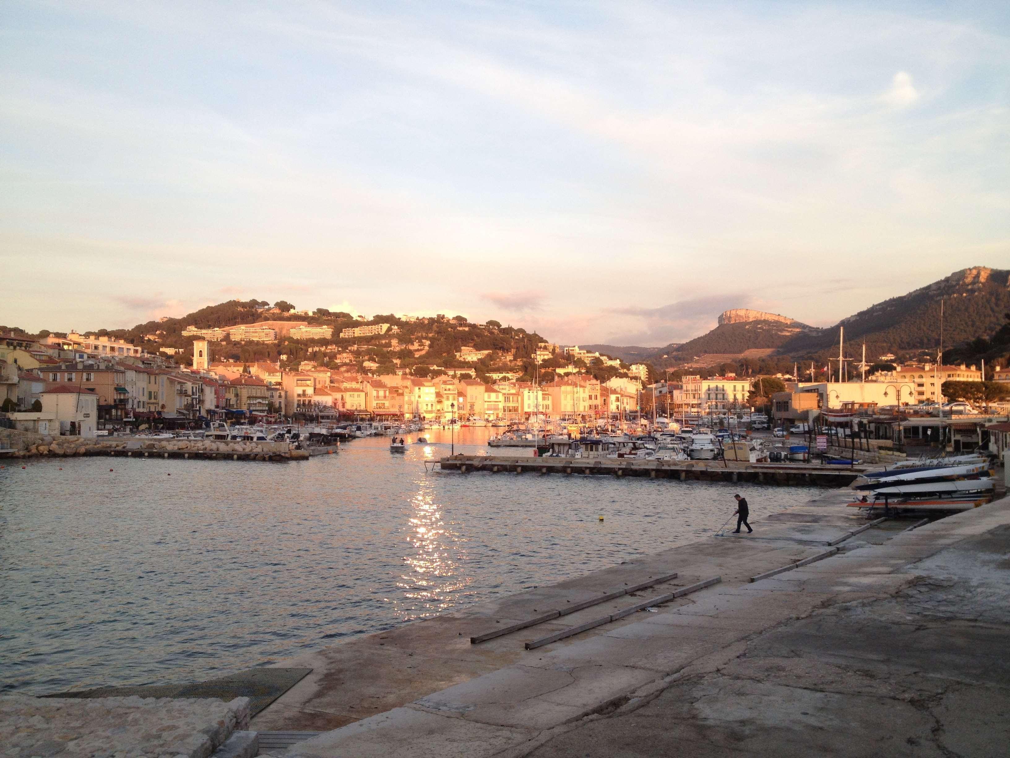 Kyriad Direct Marseille Est La Valentine La Penne-sur-Huveaune Exterior foto