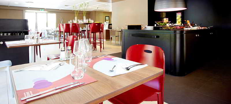 Kyriad Direct Marseille Est La Valentine La Penne-sur-Huveaune Exterior foto