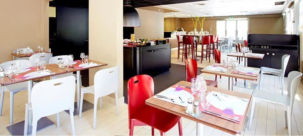 Kyriad Direct Marseille Est La Valentine La Penne-sur-Huveaune Exterior foto