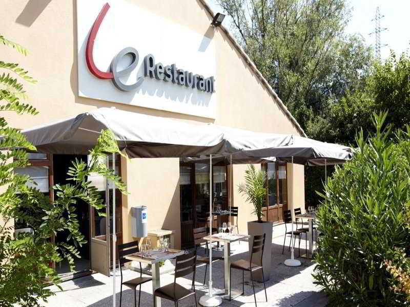 Kyriad Direct Marseille Est La Valentine La Penne-sur-Huveaune Exterior foto