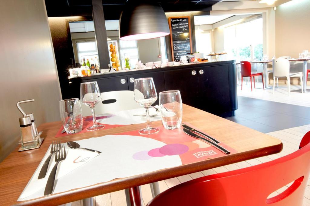 Kyriad Direct Marseille Est La Valentine La Penne-sur-Huveaune Exterior foto
